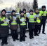 В преддверии 23 февраля госавтоинспекторы совместно с отрядом ЮИД поздравили мужчин-водителей. - Шипуновский район